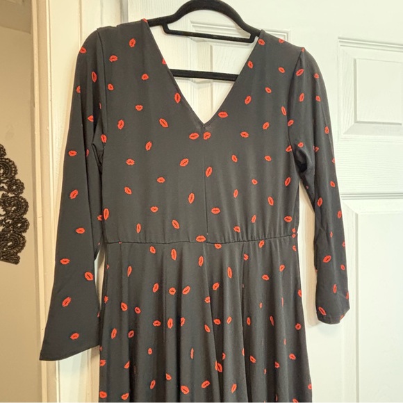 TORRID - Black Knit A-Line Dress with Red Kiss Print, Size 00 NWT, US Size 10 - Picture 16 of 16